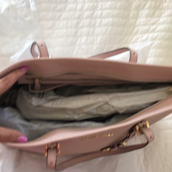 Michael Kors pink purse - Picture 2 of 2